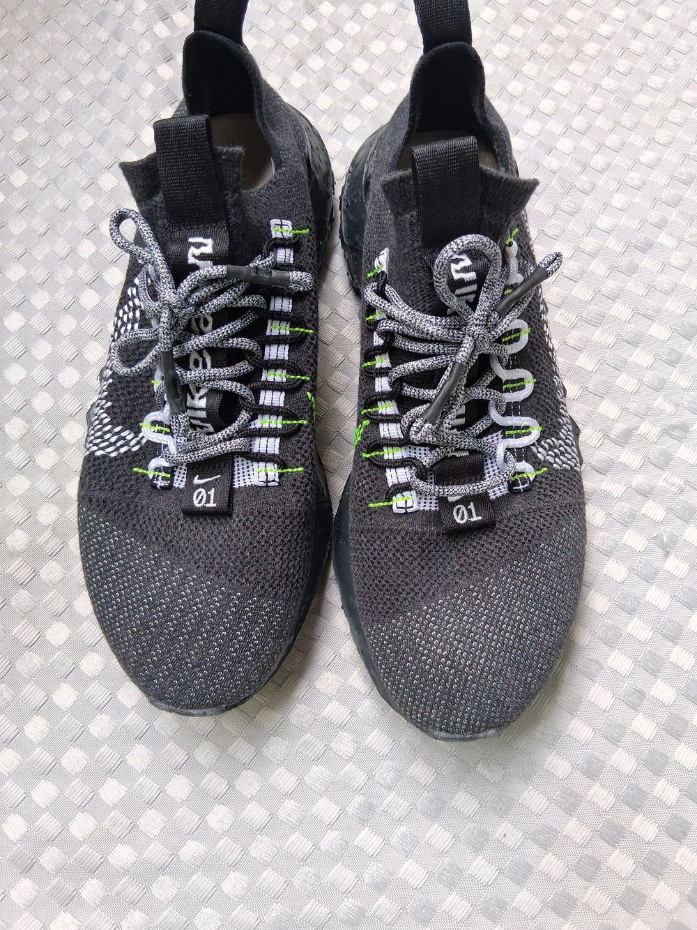 Nike Black Knit Sneakers with Gray Laces and Green Accents Size 10